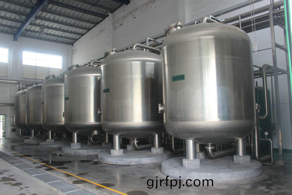廣(guang)州(zhou)某(mou)某啤(pi)酒100噸(dun)過濾輭(ruan)化(hua)水(shui)工程(cheng)